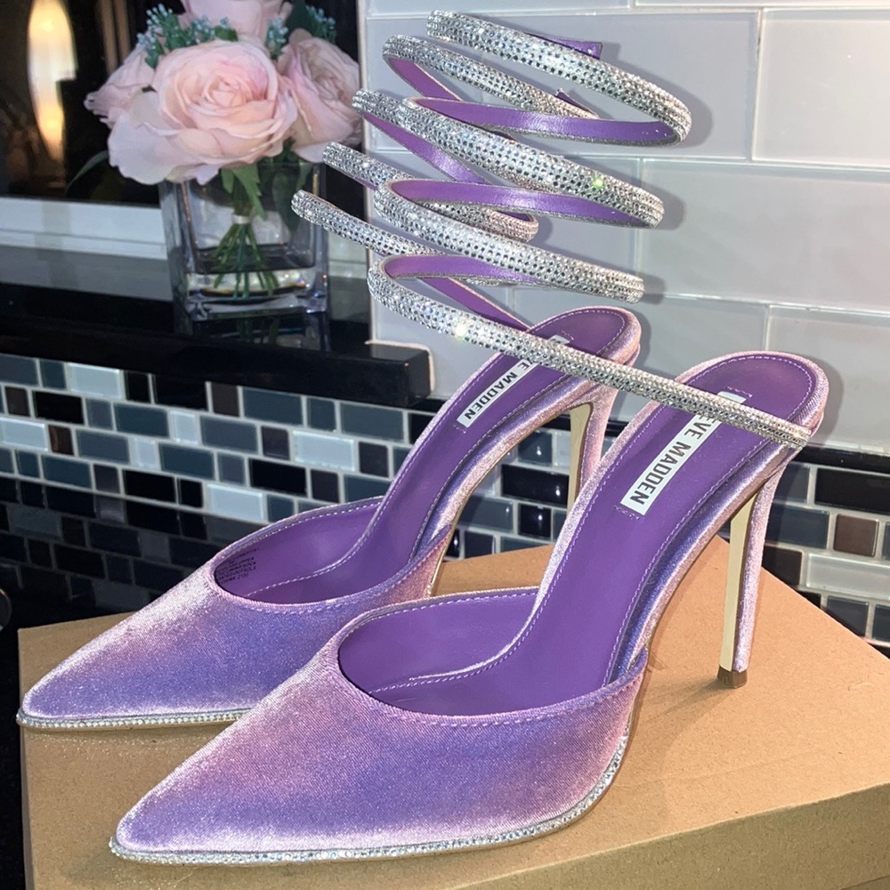 Steve Madden Emerson velvet stiletto pump with coiled rhinestone wraps sz 9